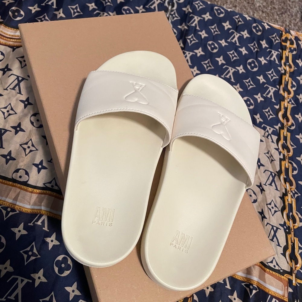 Ami Paris White Women's Slippers size 36 - Picture 2 of 4
